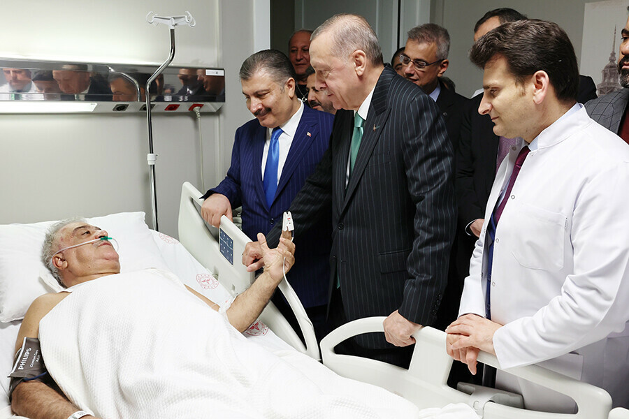 Cumhurbaşkanı Erdoğan, trafik kazası geçiren Binali Yıldırım'ı ziyaret etti Cumhurbaşkanı Erdoğan, trafik kazası geçiren Binali Yıldırım'ı ziyaret etti