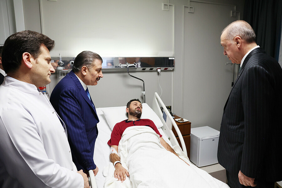Cumhurbaşkanı Erdoğan, trafik kazası geçiren Binali Yıldırım'ı ziyaret etti Cumhurbaşkanı Erdoğan, trafik kazası geçiren Binali Yıldırım'ı ziyaret etti