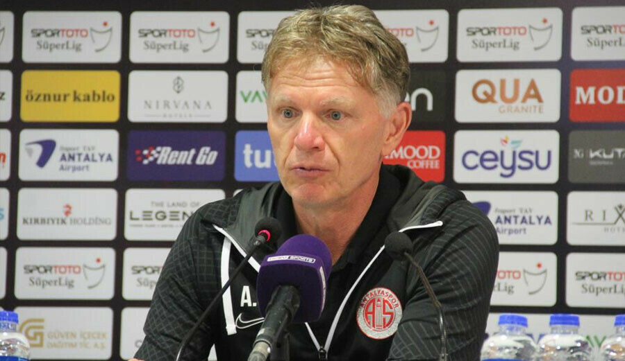Süper Lig tarihinin en ilginç maç sonu açıklamaları teknik direktör Osman Zeki Korkmaz'dan Süper Lig tarihinin en ilginç maç sonu açıklamaları teknik direktör Osman Zeki Korkmaz'dan