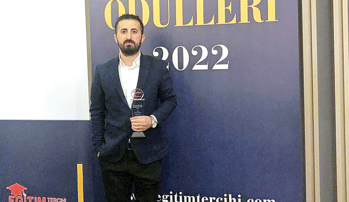 Gazetemize eğitim ödülü: Yılın Eğitim Gazetecisi Mahmut Özay Gazetemize eğitim ödülü: Yılın Eğitim Gazetecisi Mahmut Özay