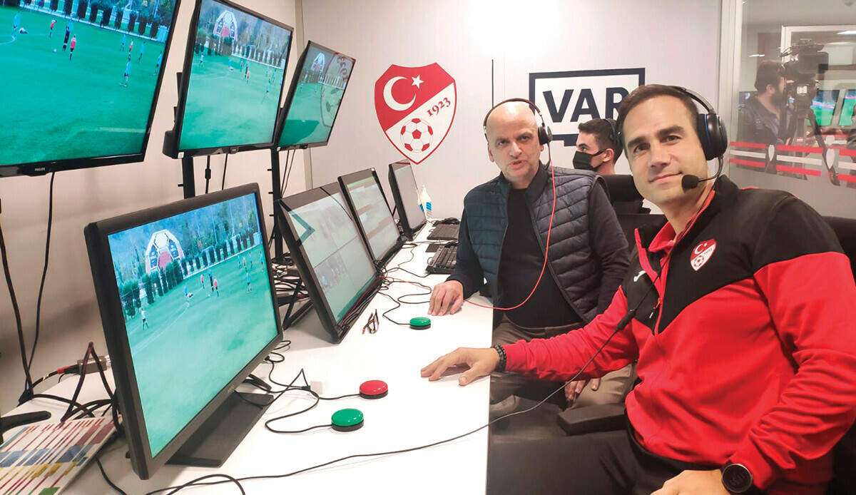 Riva'daki VAR odası kapılarını medyaya açtı! Sistem böyle işliyor... Riva'daki VAR odası kapılarını medyaya açtı! Sistem böyle işliyor...