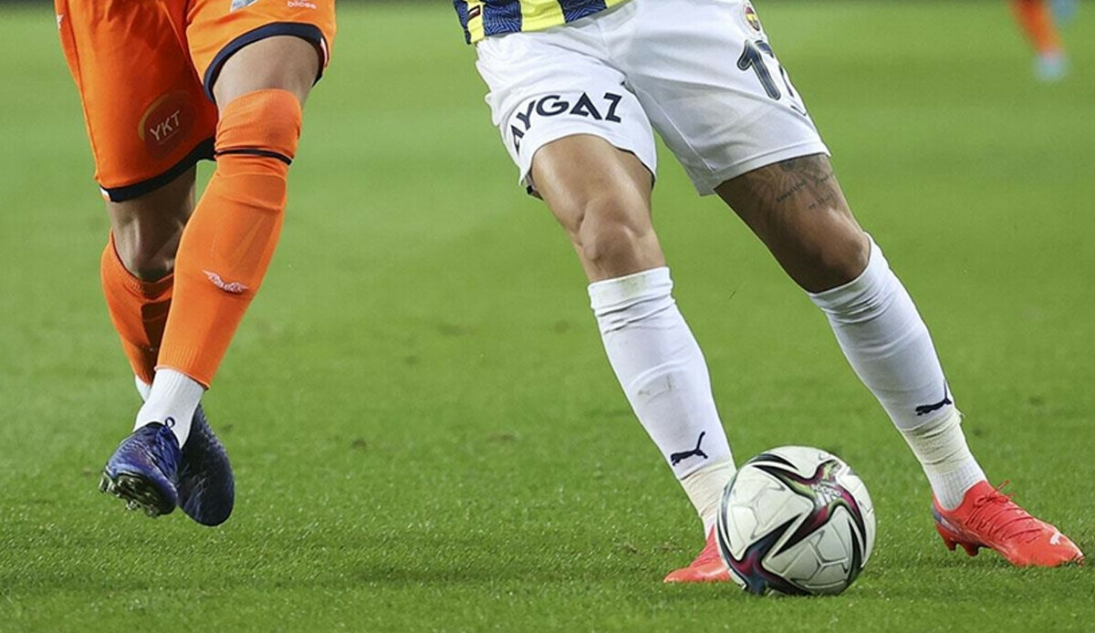 Kadıköy'de şölen var! Fenerbahçe ve Başakşehir kozlarını paylaşıyor Kadıköy'de şölen var! Fenerbahçe ve Başakşehir kozlarını paylaşıyor