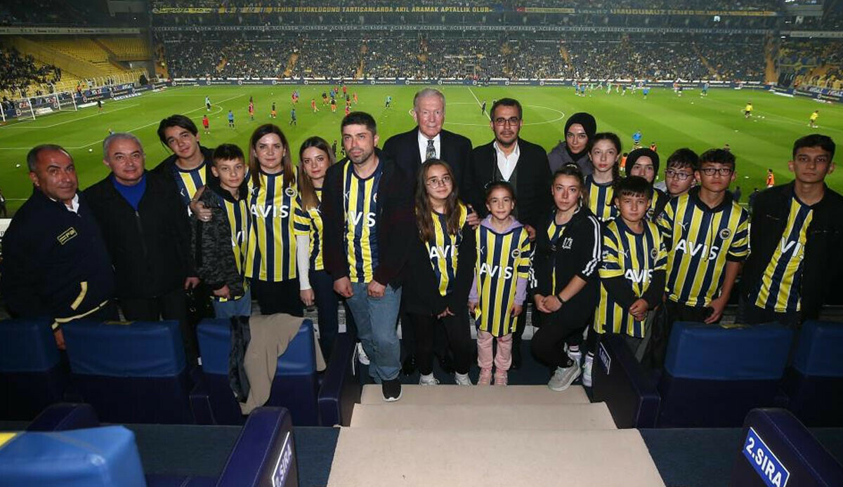 Yaralı madencilerin çocukları Fenerbahçe - Medipol Başakşehir maçını Kadıköy'de izledi