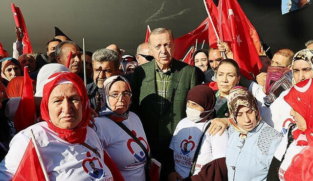 Cumhurbaşkanı Erdoğan, Diyarbakır anneleriyle bir araya geldi Cumhurbaşkanı Erdoğan, Diyarbakır anneleriyle bir araya geldi