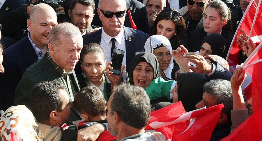 Cumhurbaşkanı Erdoğan, Diyarbakır anneleriyle bir araya geldi Cumhurbaşkanı Erdoğan, Diyarbakır anneleriyle bir araya geldi