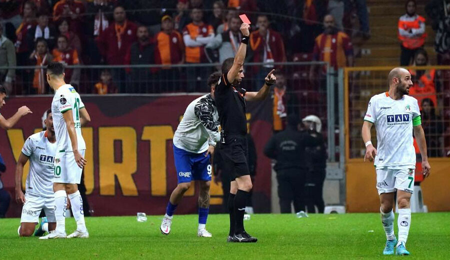Göbekli Torreira! Galatasaray'ın Uruguaylı orta saha oyuncusunun bu fotoğrafı çok konuşulur Göbekli Torreira! Galatasaray'ın Uruguaylı orta saha oyuncusunun bu fotoğrafı çok konuşulur