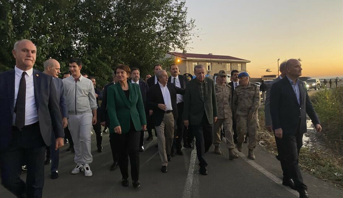 Cumhurbaşkanı Erdoğan, ‘Beyaz Melesli Kadınlarla’ bir araya geldi Cumhurbaşkanı Erdoğan, ‘Beyaz Melesli Kadınlarla’ bir araya geldi