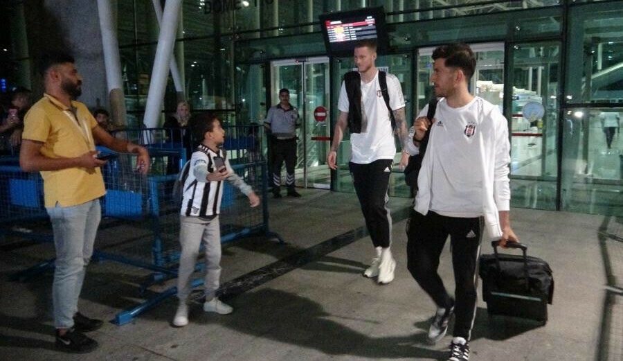 Beşiktaş kafilesi Hatay'da... Ghezzal yok, Weghorst kadroda! Beşiktaş kafilesi Hatay'da... Ghezzal yok, Weghorst kadroda!