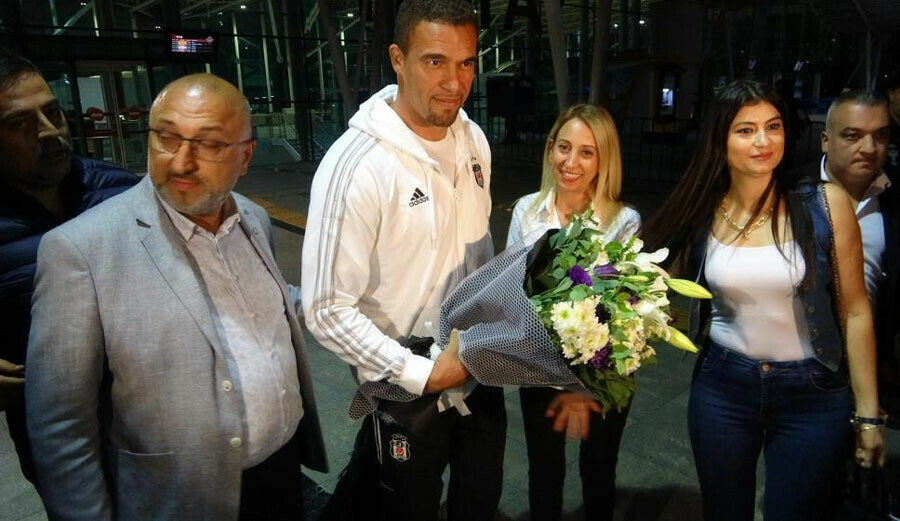 Beşiktaş kafilesi Hatay'da... Ghezzal yok, Weghorst kadroda! Beşiktaş kafilesi Hatay'da... Ghezzal yok, Weghorst kadroda!