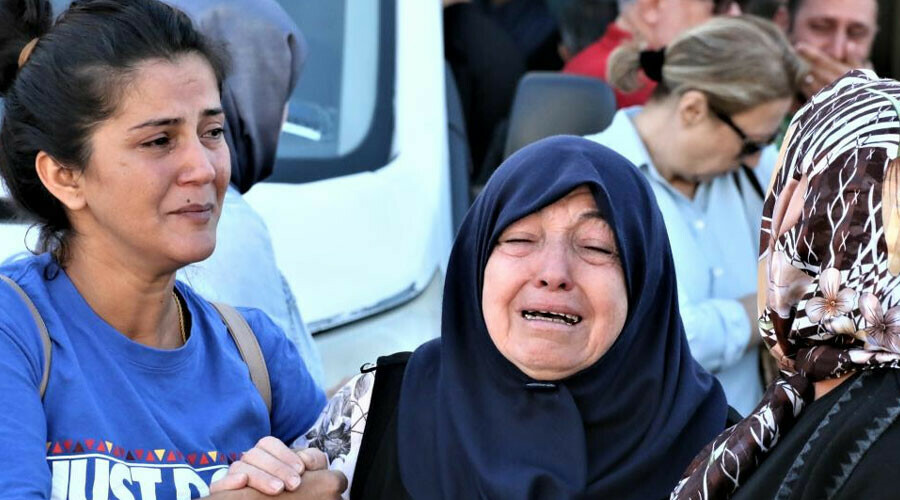 Scooter faciası iki liseli genci hayattan kopardı: Acılı ailelerin gözyaşları sel oldu