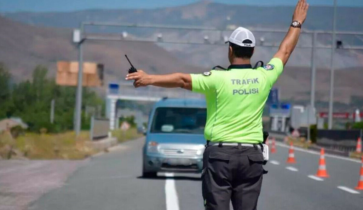 İstanbullular dikkat! Saat verildi: Bu yollar trafiğe kapatılacak İstanbullular dikkat! Saat verildi: Bu yollar trafiğe kapatılacak