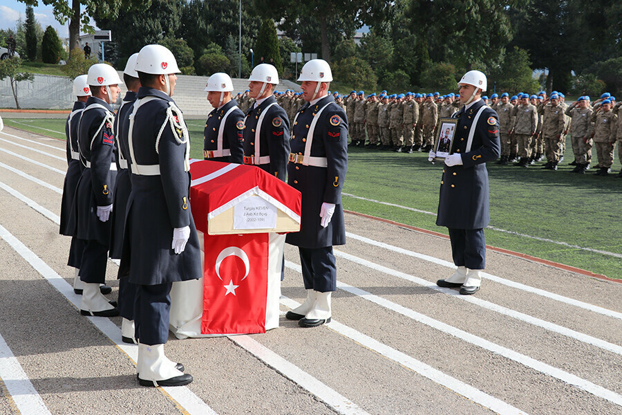 Karabük'ten acı haber! Görevi başında kalp krizi geçiren asker şehit oldu