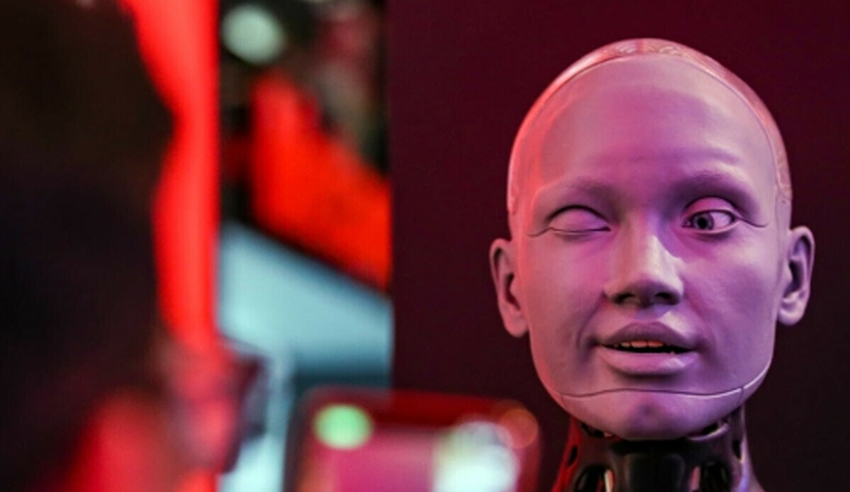 Dünyanın en gelişmiş yüz ifadelerine sahip insansı robotunun sorusu şaşırttı: 'Ya sen illüzyon ben gerçeksem?' Dünyanın en gelişmiş yüz ifadelerine sahip insansı robotunun sorusu şaşırttı: 'Ya sen illüzyon ben gerçeksem?'