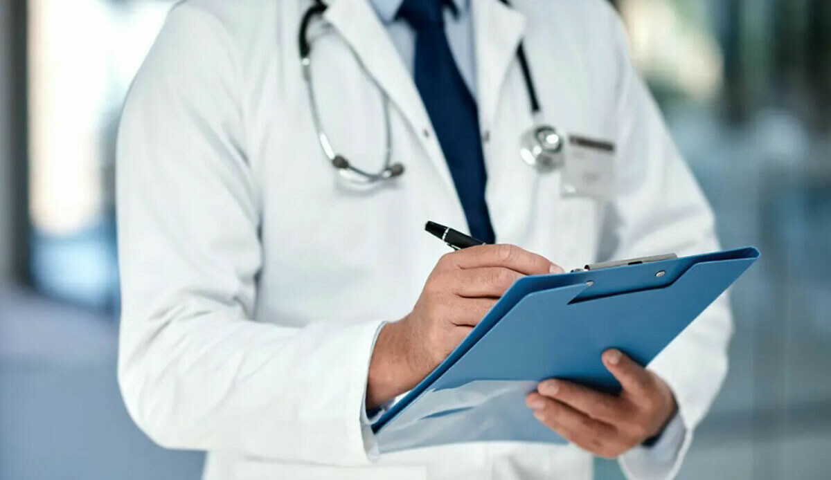 Rapor için para isteyen doktor açığa alındı