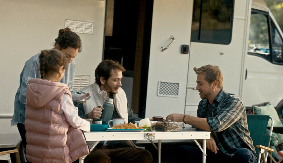 Engin Altan Düzyatan’ın Eminevim ile ikinci reklam filmi yayınlandı Engin Altan Düzyatan’ın Eminevim ile ikinci reklam filmi yayınlandı