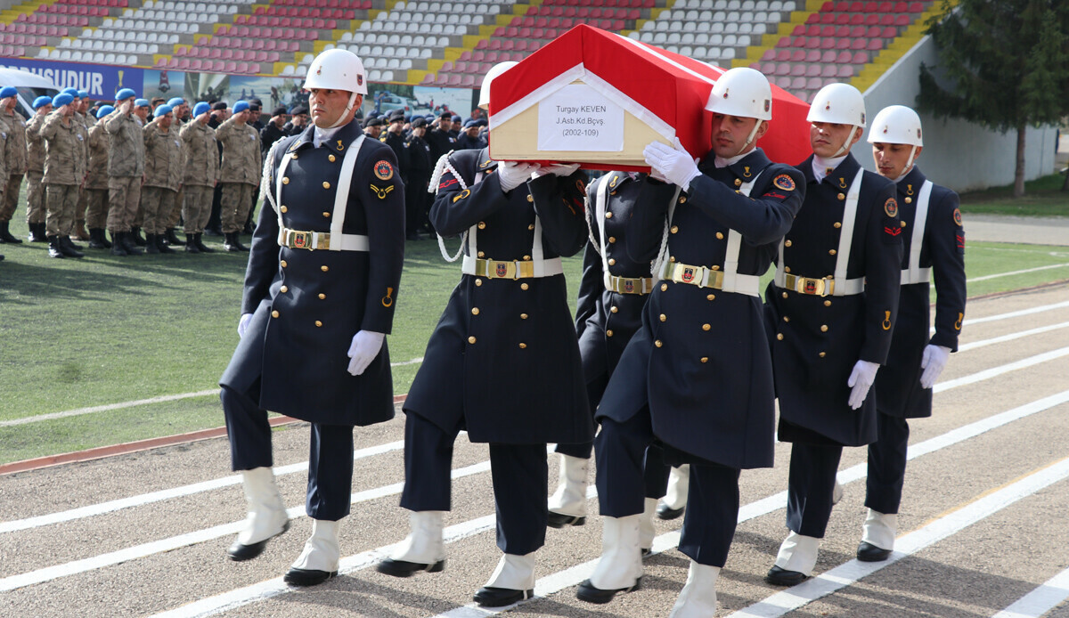Karabük'ten acı haber! Görevi başında kalp krizi geçiren asker şehit oldu Karabük'ten acı haber! Görevi başında kalp krizi geçiren asker şehit oldu