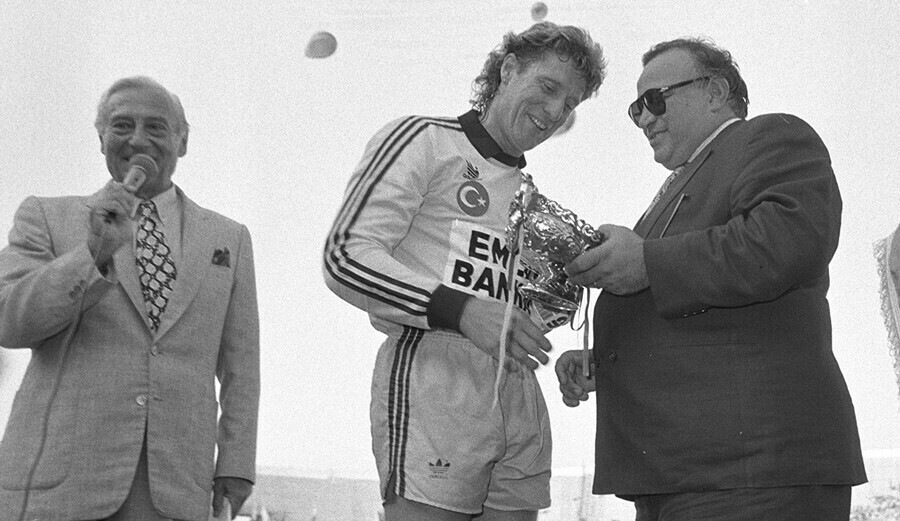 Usta sunucu Halit Kıvanç hayatını kaybetti