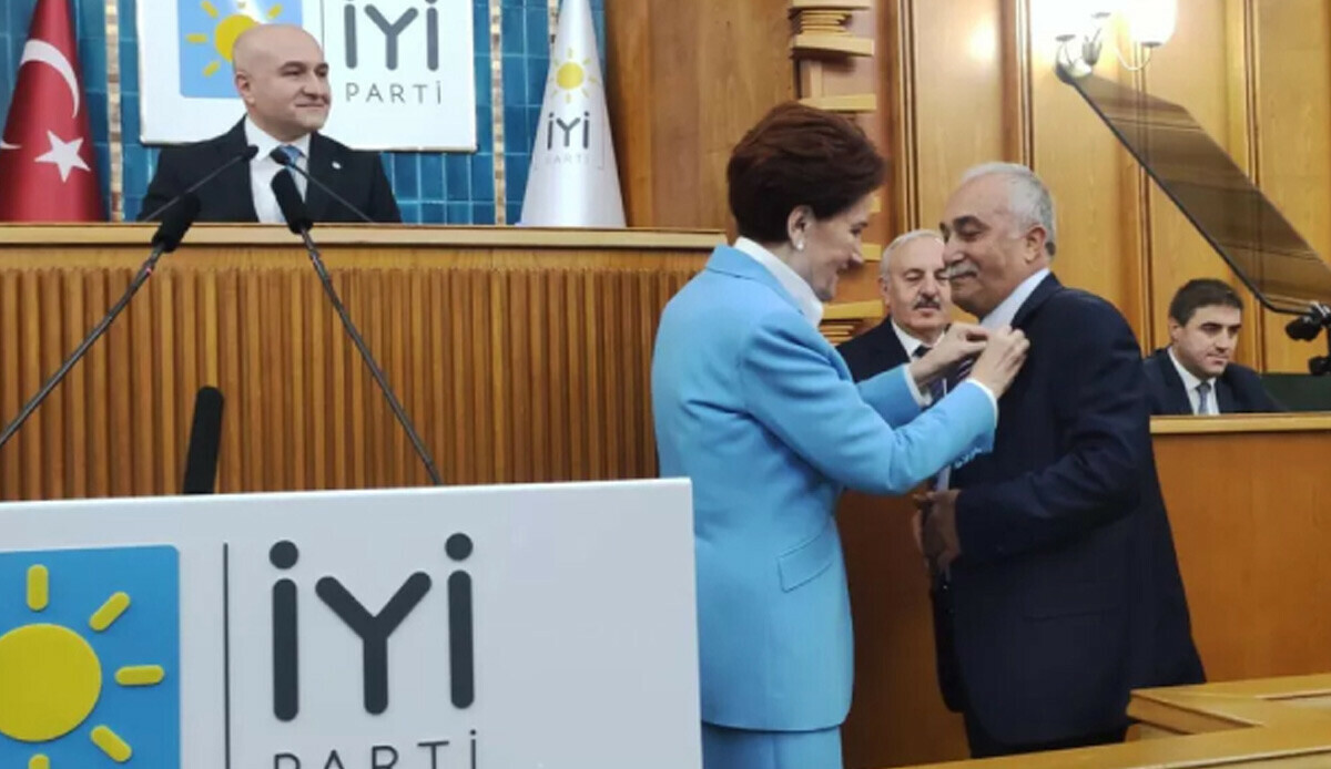 Ahmet Eşref Fakıbaba İYİ Parti'ye geçti: Rozeti Meral Akşener taktı Ahmet Eşref Fakıbaba İYİ Parti'ye geçti: Rozeti Meral Akşener taktı