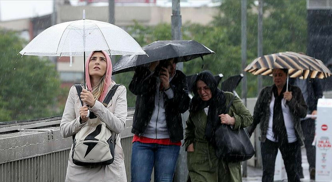 Meteoroloji’den 3 bölgeye uyarı: Sağanak kuvvetli vuracak (26 Ekim 2022 hava durumu) Meteoroloji’den 3 bölgeye uyarı: Sağanak kuvvetli vuracak (26 Ekim 2022 hava durumu)