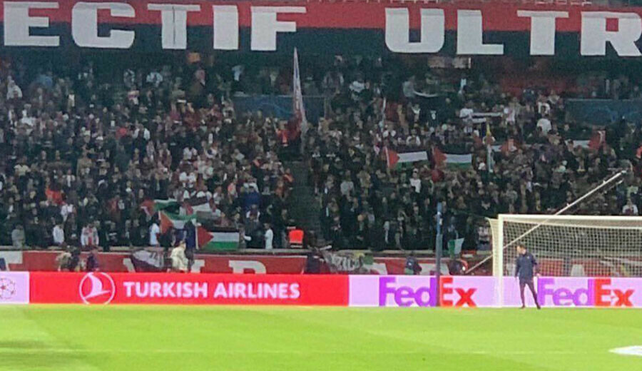 PSG tribünleri Maccabi Haifa maçında "Gazze direniyor, Filistin’e özgürlük” pankartı açtı PSG tribünleri Maccabi Haifa maçında "Gazze direniyor, Filistin’e özgürlük” pankartı açtı