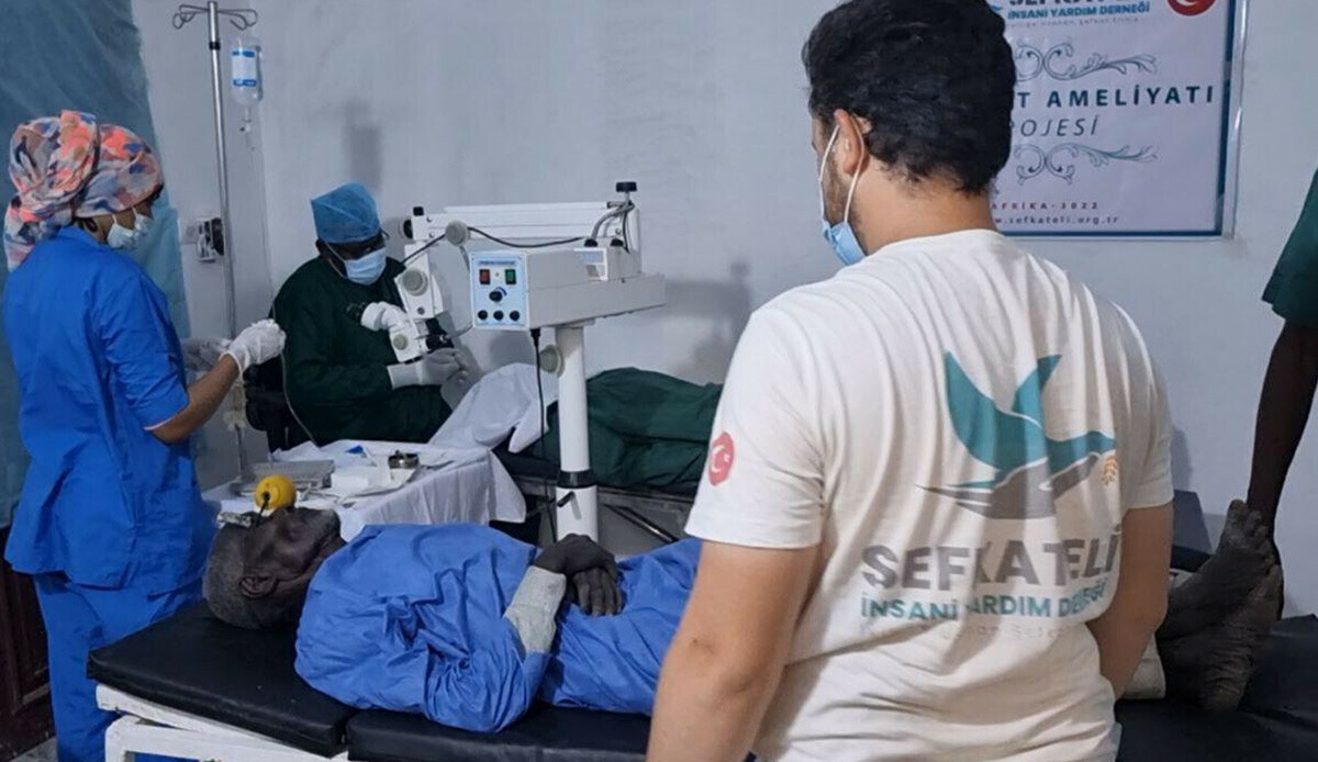 Şefkat Eli Derneği’nden Afrika’da Ücretsiz Katarakt Tedavisi Şefkat Eli Derneği’nden Afrika’da Ücretsiz Katarakt Tedavisi