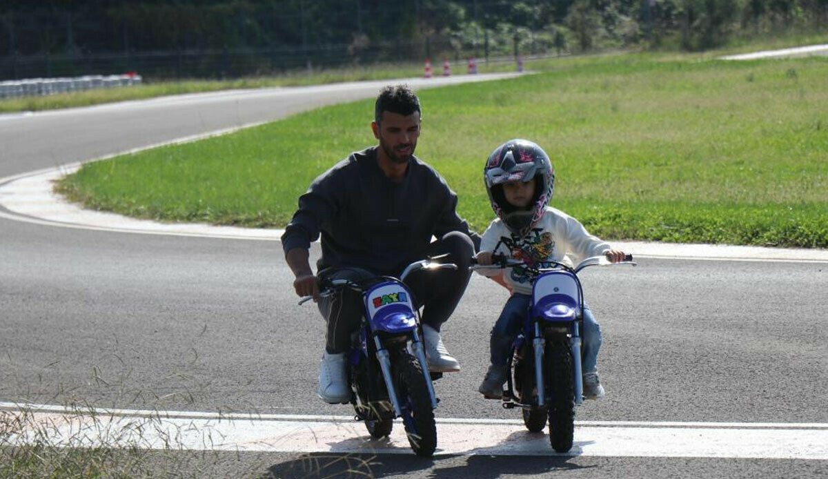 Motosikleti çalınan minik Göktürk'e, Kenan Sofuoğlu’dan jest