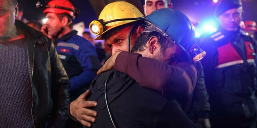 Son dakika: Bartın Cumhuriyet Başsavcılığı açıkladı: Amasra'da maden ocağındaki patlamaya ilişkin 25 şüpheliye gözaltı Son dakika: Bartın Cumhuriyet Başsavcılığı açıkladı: Amasra'da maden ocağındaki patlamaya ilişkin 25 şüpheliye gözaltı