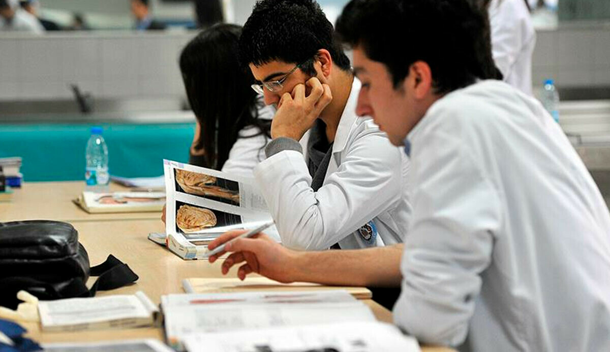Bakan Koca 'hayırlı olsun' diyerek duyurdu: Asgari ücret seviyesine çıkarıldı Bakan Koca 'hayırlı olsun' diyerek duyurdu: Asgari ücret seviyesine çıkarıldı
