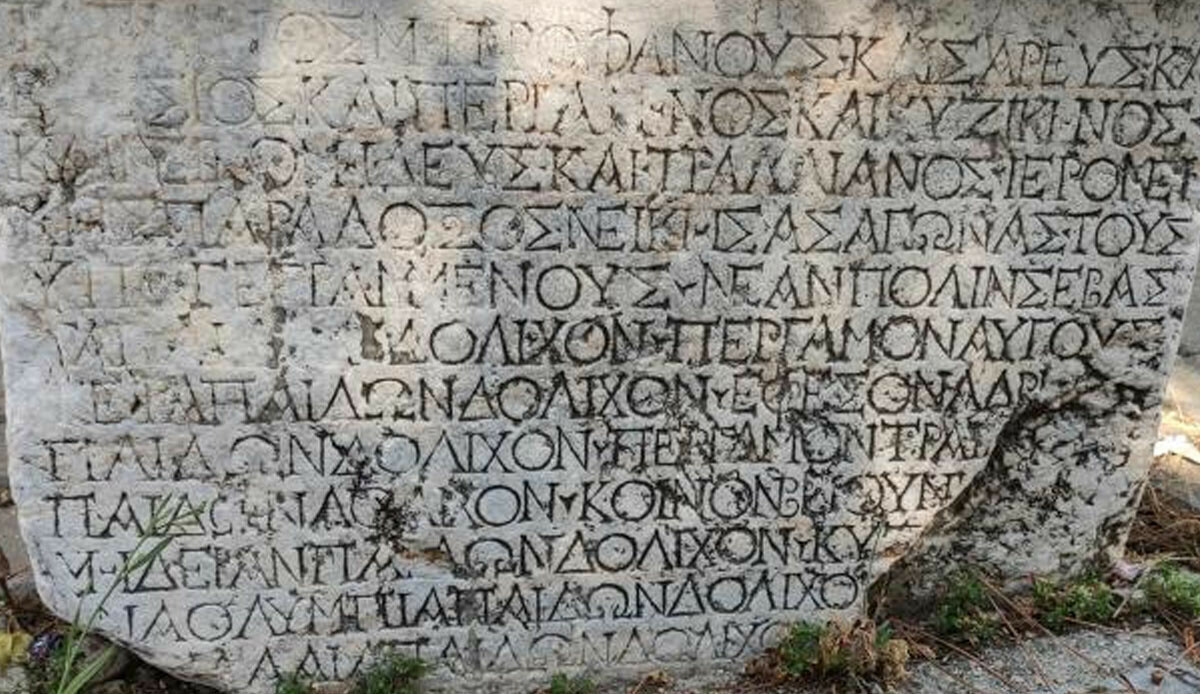 Kimsenin çözemediği gizemli taş...  Tam 2 bin yıllık: Köye gelen turistler sırrı çözdü