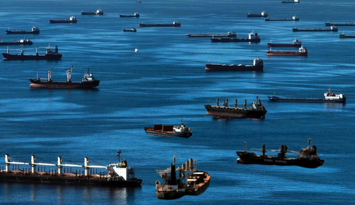 İstanbul Boğazı'nı görenler şaşkına döndü! Deniz manzarası gemi mezarlığı oldu