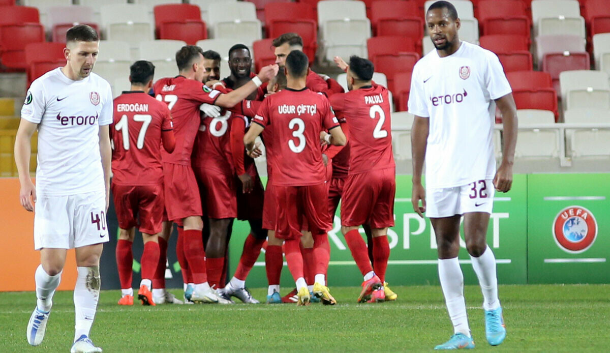 Helal olsun Yiğido'm! Sivasspor CFR Cluj'u 3-0'la geçip gruptan çıkmayı başardı Helal olsun Yiğido'm! Sivasspor CFR Cluj'u 3-0'la geçip gruptan çıkmayı başardı