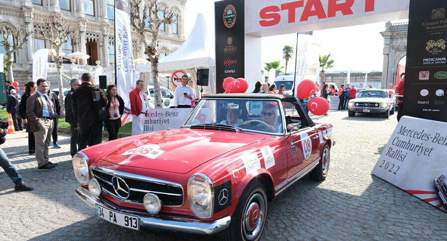 Klasik otomobil tutkunları Cumhuriyet Rallisi’nde buluştu Klasik otomobil tutkunları Cumhuriyet Rallisi’nde buluştu