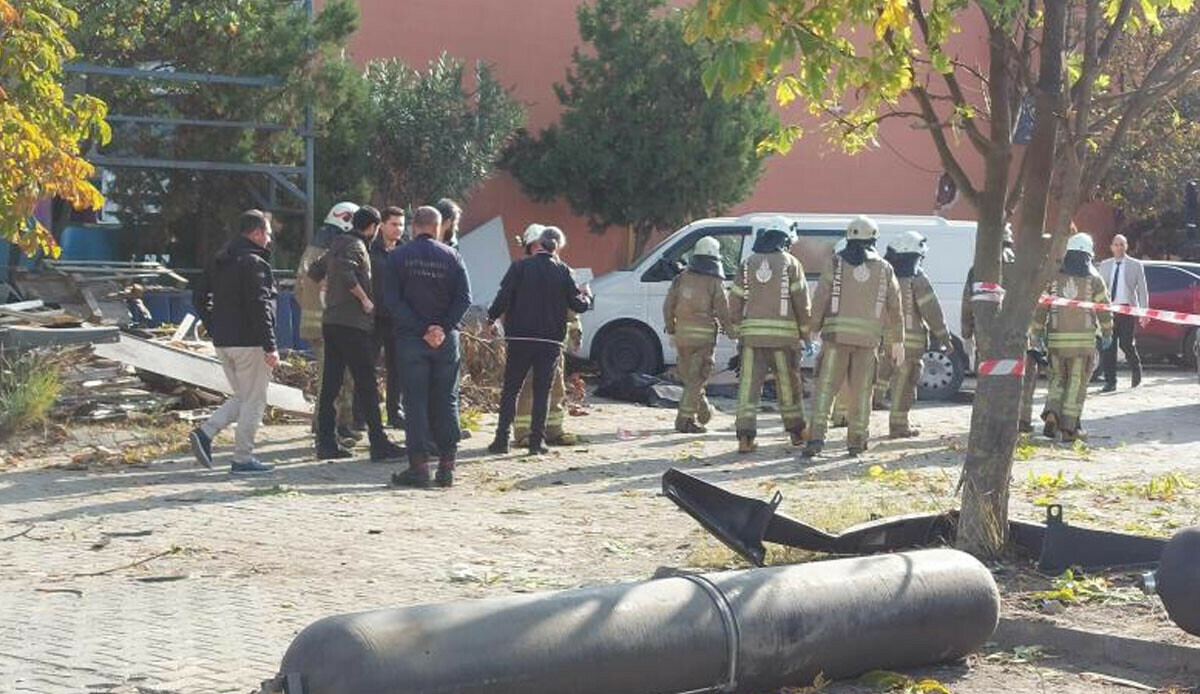 Son dakika haberi! İkitelli Esenler Sanayi Sitesi&#039;nde oksijen tüpü patladı! Ölü ve yaralılar var