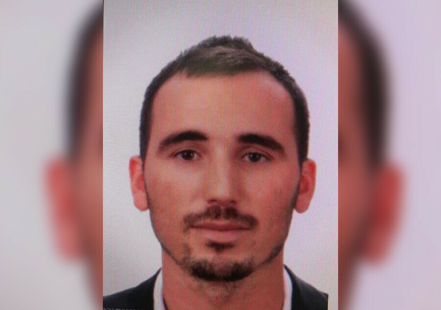 Tosuncuk'un kuzeni de dolandırıcı çıktı: Bahis çetesinin lideriymiş, yasa dışı paraları çekerken yakalandı Tosuncuk'un kuzeni de dolandırıcı çıktı: Bahis çetesinin lideriymiş, yasa dışı paraları çekerken yakalandı