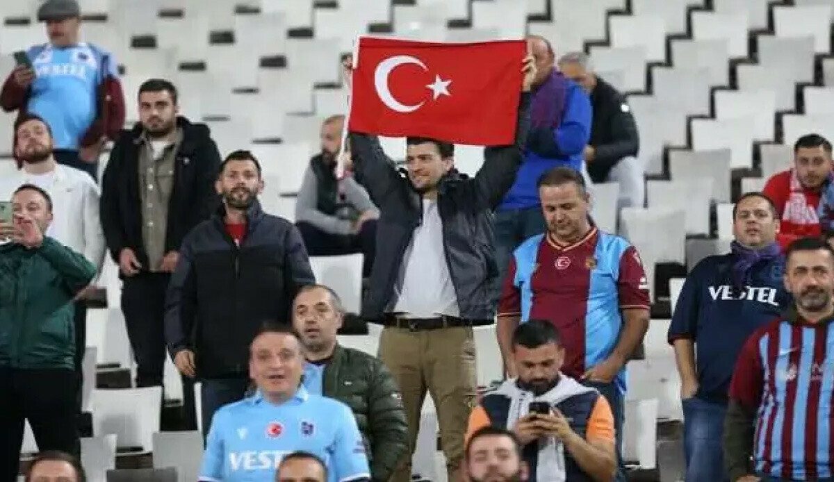 Trabzonspor taraftarları Kızılyıldız maçı sonrası gözaltına alındı Trabzonspor taraftarları Kızılyıldız maçı sonrası gözaltına alındı