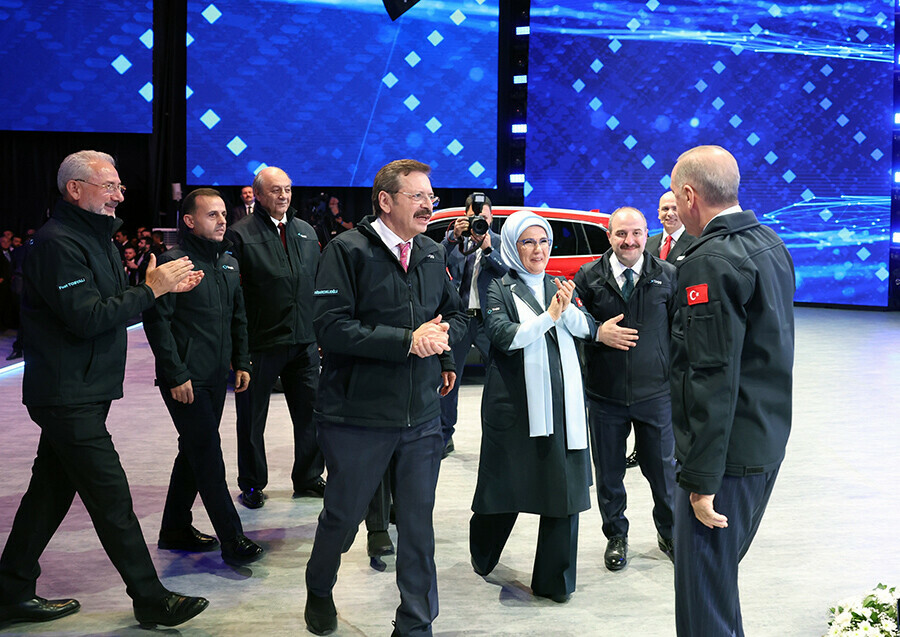 Cumhurbaşkanı Erdoğan 'olmaması bizi üzer' diyerek istedi, Togg'a bir renk daha eklendi Cumhurbaşkanı Erdoğan 'olmaması bizi üzer' diyerek istedi, Togg'a bir renk daha eklendi