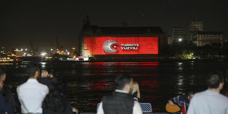 29 Ekim'e özel 3 boyutlu mapping gösterileri beğeniyle izlendi