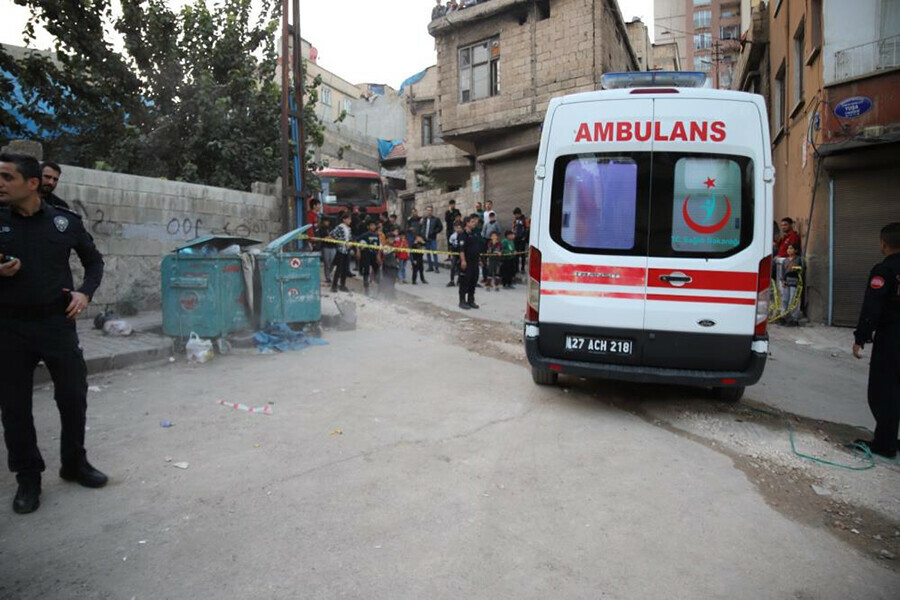 Gaziantep'te bir evde patlama oldu, yaralananlar var Gaziantep'te bir evde patlama oldu, yaralananlar var