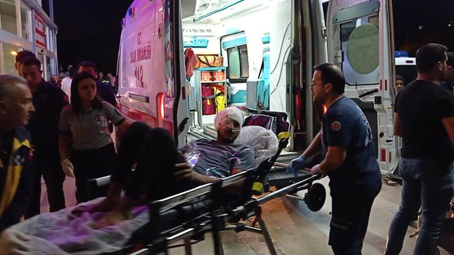 Başından vuruldu, yakınlarına 'görüşürüz kendinize iyi bakın' deyip el salladı Başından vuruldu, yakınlarına 'görüşürüz kendinize iyi bakın' deyip el salladı