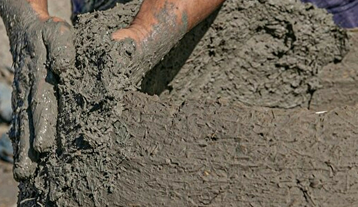 Yapımı çok meşakkatli, kil ve samanla günde 10 cm örülüyor: Muhteşem lezzetlerin püf noktası