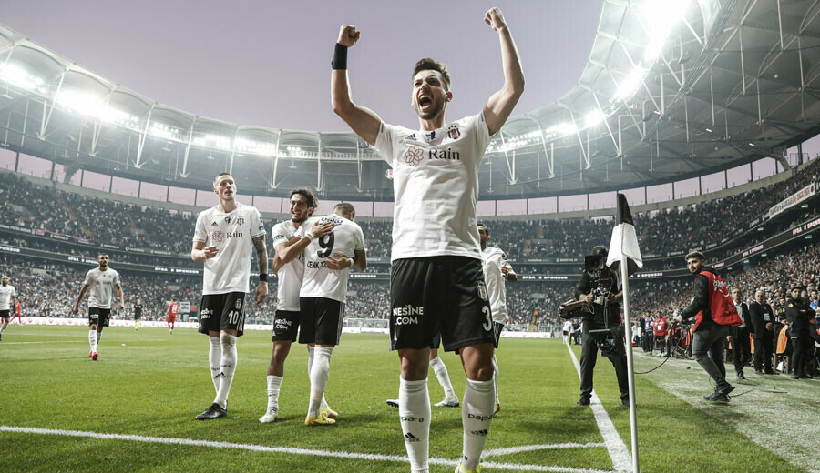Şenol Güneş sitili! Beşiktaş evinde Ümraniyespor'u güzel futbolla 5-2 geçti Şenol Güneş sitili! Beşiktaş evinde Ümraniyespor'u güzel futbolla 5-2 geçti