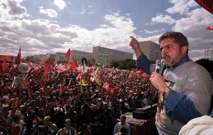 Brezilya'da sandık çıkış anketlerine göre kazanan Luiz Inacio Lula da Silva Brezilya'da sandık çıkış anketlerine göre kazanan Luiz Inacio Lula da Silva