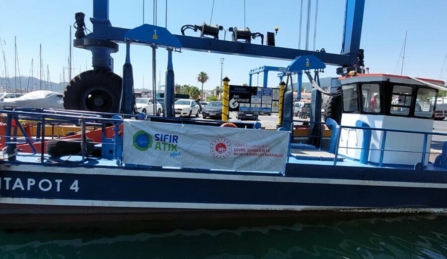 'Sıfır Atık Mavi Hareketi' ile kıyılardan 180 bin ton atık toplandı 'Sıfır Atık Mavi Hareketi' ile kıyılardan 180 bin ton atık toplandı