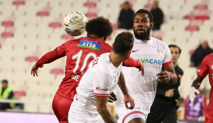 Antalyaspor, Sivas'ta rahat kazanıp seri başlattı! Yiğido'nun aklı Avrupa'da