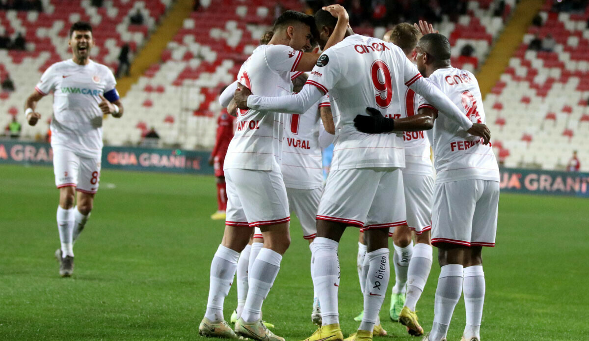 Antalyaspor, Sivas&#039;ta rahat kazanıp seri başlattı! Yiğido&#039;nun aklı Avrupa&#039;da