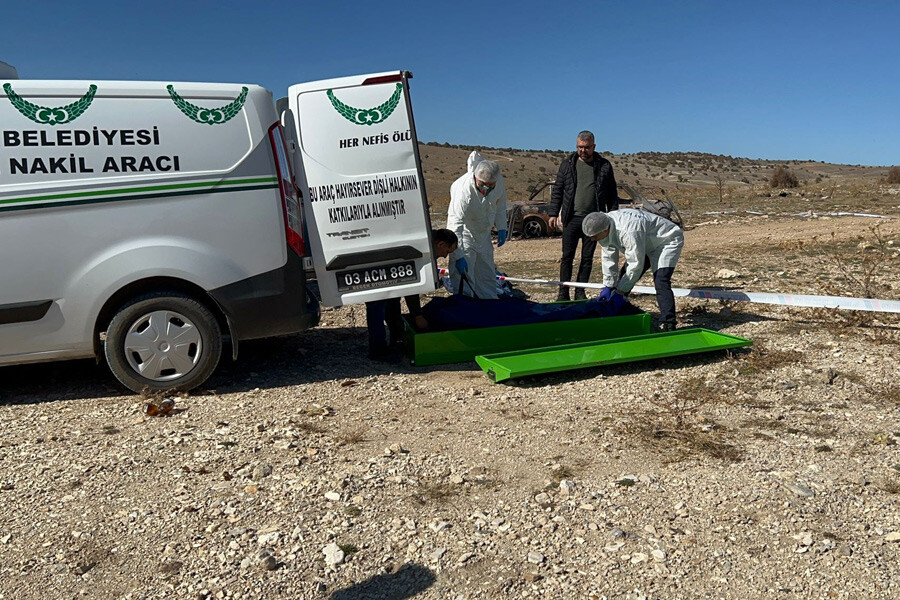 Afyonkarahisar'da kan donduran infaz: Otomobille beraber yakılmış iki erkek cesedi bulundu Afyonkarahisar'da kan donduran infaz: Otomobille beraber yakılmış iki erkek cesedi bulundu