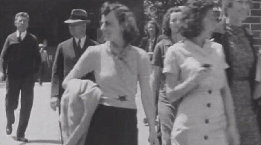 1938 tarihli videodan şoke eden detay! Sosyal medyanın gündemine oturdu: Elinde telefonla konuşan kadın gerçek mi? 1938 tarihli videodan şoke eden detay! Sosyal medyanın gündemine oturdu: Elinde telefonla konuşan kadın gerçek mi?