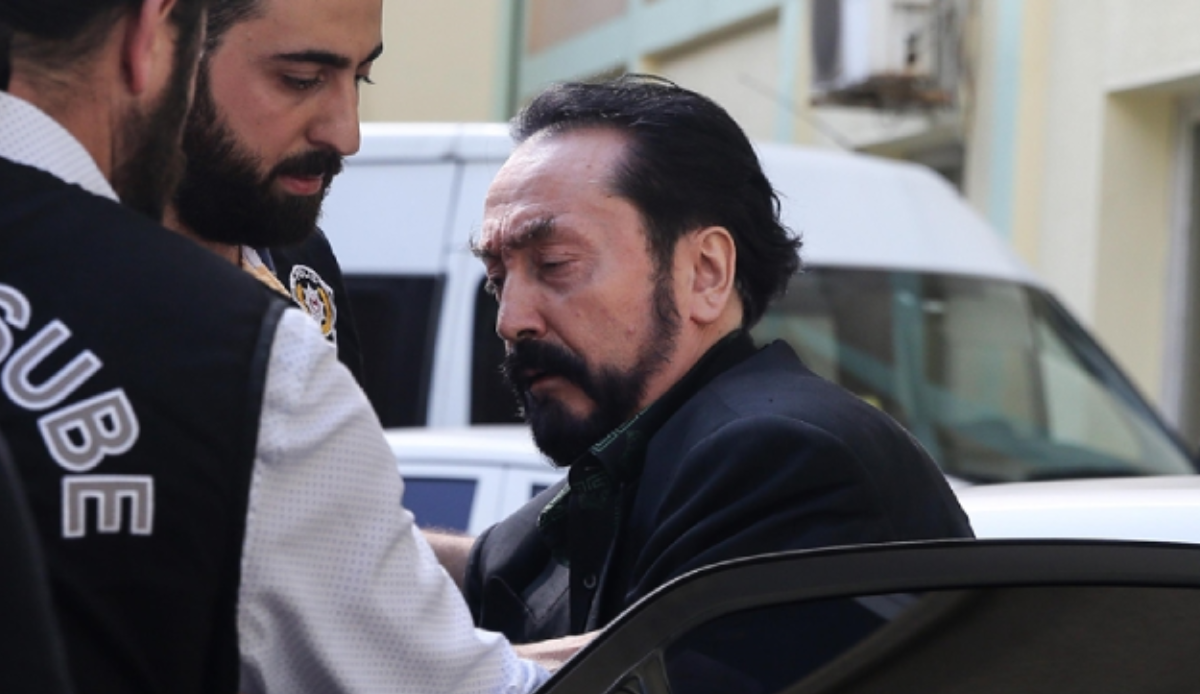 Genç ve güzel kadın avukatlarla görüşmek için 150 bin lira harcadı: Adnan Oktar hapishanede örgüte üye topluyor Genç ve güzel kadın avukatlarla görüşmek için 150 bin lira harcadı: Adnan Oktar hapishanede örgüte üye topluyor