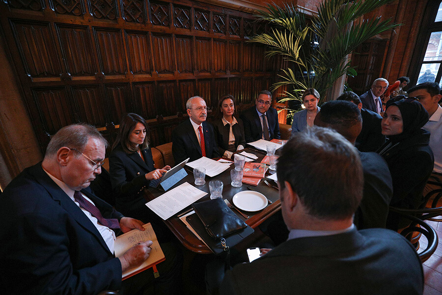 Kılıçdaroğlu, Londra'da yeni nesil teknoloji yatırımı yapan şirket yöneticileriyle görüştü