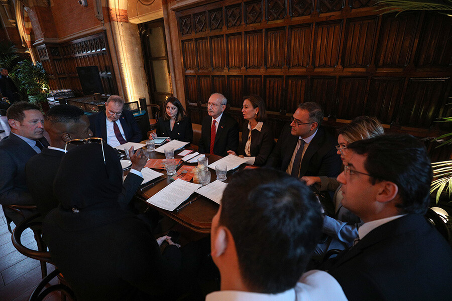 Kılıçdaroğlu, Londra'da yeni nesil teknoloji yatırımı yapan şirket yöneticileriyle görüştü